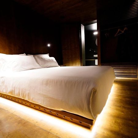 Zero Box Lodge Κοΐμπρα Εξωτερικό φωτογραφία